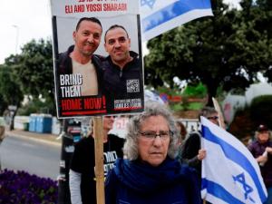 غاز أطلقه الاحتلال قتلهم! إعلام عبري يكشف تفاصيل عن الأسرى الـ6 الذين تم انتشال جثامينهم من نفق بغزة