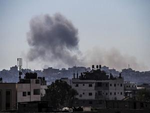 القسام: استهدفنا تل أبيب ردا على المجازر؛ وحماس تشترط وقفا دائما لإطلاق النار بأي اتفاق