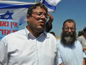 مستوطنون يهتفون بالإساءة للنبي محمد خلال مسيرة الأعلام.. وبن غفير: القدس لنا للأبد (فيديو)