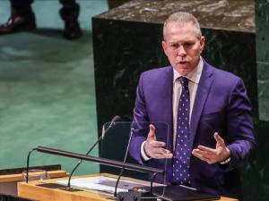 مسؤول إسرائيلي يوصي بتصنيف أونروا "منظمة إرهابية"