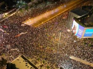 مظاهرات في تل أبيب هي الأضخم منذ 7 أكتوبر.. وأهالي الأسرى: لا يمكن إبرام صفقة تبادل دون إسقاط نتنياهو 