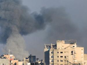 40 شهيداً بغزة خلال الـ24 ساعة الماضية.. وقوات الاحتلال تقتحم المقر الرئيس لـ”الأونروا” بغزة