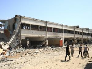 الاحتلال ينسحب من الشجاعية.. دمار كبير في الحي الشهير شرق غزة، ودبابات معطوبة بالشوارع 