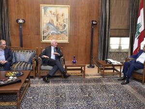 مصادر تكشف انزعاجاً لبنانياً من فتح بسبب اشتباكات عين الحلوة.. من المسؤول عن عودة القتال في المخيم؟