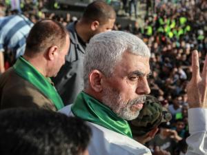 “أخطر شخص لقيادتها”! وسائل إعلام عبرية تعلق على اختيار السنوار رئيساً لـ”حماس”: قرار مفاجئ لإسرائيل 