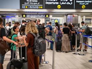 إعلام عبري: دولة غربية تجلي عائلات دبلوماسييها بإسرائيل إلى الأردن 