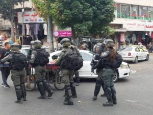 شاهد- تمهيداً لاقتحامات المستوطنين.. جيش الاحتلال يغلق وسط الخليل