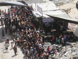 مجاعة سريعة.. مقرر أممي: إسرائيل تنفذ حملة تجويع في غزة