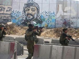 استشهاد فتى وإصابات برصاص الاحتلال في مخيم قلنديا