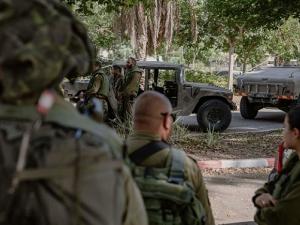 الجيش الإسرائيلي يعلق خدمة جنود الاحتياط المطالبين بصفقة أسرى