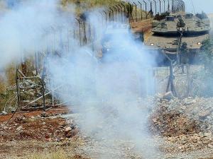 تبادل إلقاء قنابل الغاز والصوت بين جيش الاحتلال والجيش اللبناني