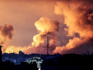 إسرائيل تواصل قصفها العنيف على شمالي غزة.. وقوة من المارينز الأمريكي تتجه للمنطقة