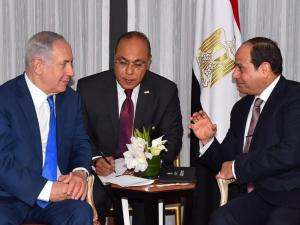 إسرائيل تعمل “على مدار الساعة” على طمأنة مصر.. هذا ما نقله مسؤولون بارزون في الاحتلال للقاهرة
