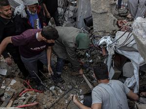 الحرب على غزة: مجزرة في جباليا وحماس تفرج عن أسير مزدوج الجنسية