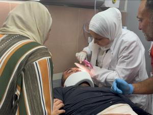 إصابة مصور الأناضول عصام الريماوي باعتداء لمستوطنين شرق رام الله