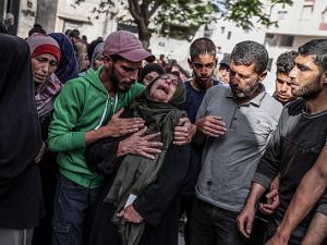 الحرب على غزة: شهداء وجرحى قرب مركز مساعدات وتدافع وفشل بتوزيعها