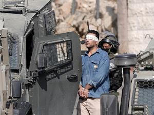 اعتقال العشرات بالضفة و3 إصابات برصاص الاحتلال قرب نابلس