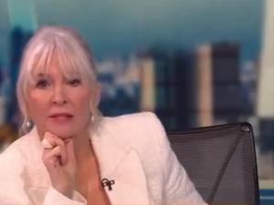 مذيعة بريطانية تطرد ضيفها على الهواء.. رفض إدانة حماس، وهذا ما وصف به الاحتلال (فيديو)