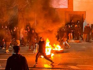 تقرير موسع و تقديرات إسرائيلية: تنفيذ تهديد ترامب قد يقود لتبادل ضربات مع إيران