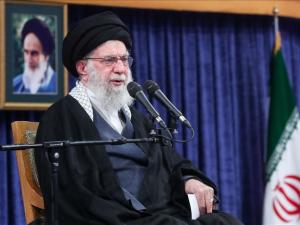 خامنئي يحمّل واشنطن مسؤولية الاحتجاجات في إيران