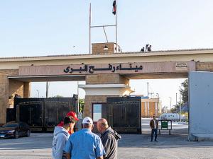 إسرائيل تستعدّ لفتح معبر رفح وستُنشئ "معبرا" آخر للتفتيش بالقرب منه