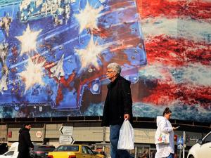 التصعيد بين واشنطن وطهران: شروط إسرائيل بشأن اتفاق مُحتمَل وتحذيراتها من "تضليل" إيراني