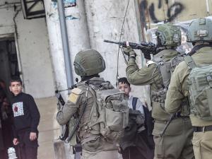 اعتقال العشرات بالضفة والقدس بينهم أسرى محررون وسيدات