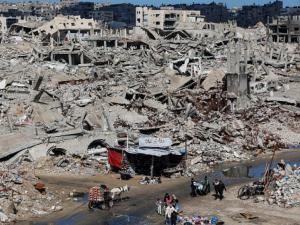 الحرب على غزة | قصف في خانيونس وسط تردد حول تمويل إعادة الإعمار