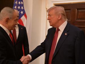 نتنياهو يجتمع به لـ3 ساعات: ترامب يقول إنه لا قرار نهائيا بشأن إيران وسيواصل المفاوضات