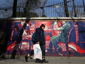 تقرير: إسرائيل تخشى توصل واشنطن وطهران لاتفاق نووي فقط وتنتظر إحاطتها بالمفاوضات