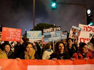 مقترح باريس: 40 محتجزا مقابل مئات الأسرى وهدنة 6 أسابيع.. وفد إسرائيلي يواصل المباحثات في الدوحة