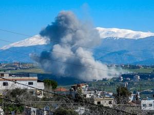 حزب الله يستهدف مقر قيادة كتيبة عسكرية والاحتلال يقصف مواقع له ومناطق جنوبي لبنان