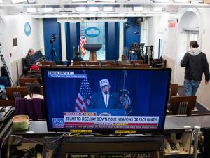 ترامب: لدي نقاط خروج من الحرب على إيران؛ تل أبيب تتحدث عن تهيئة الظروف لإسقاط النظام