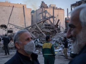 ضرب التلفزيون الإيراني وطهران تقصف دولاً عدة