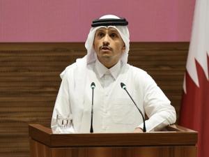 رئيس وزراء قطر يدعو في اتصال مع عراقجي لوقف الهجمات الإيرانية فوراً