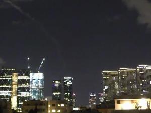 إعلام عبري: صاروخ إيراني برأس انشطاري يستهدف وسط إسرائيل