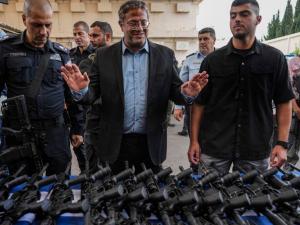 بن غفير يوسّع رخص السلاح لتشمل 300 ألف يهودي في القدس المحتلة