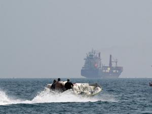 واشنطن تعلن تدمير 16 سفينة إيرانية لزرع الألغام قرب مضيق هرمز