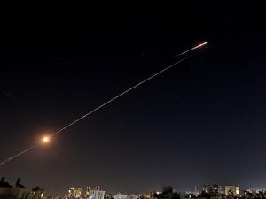 إسرائيل تصدق على تمويل "صفقة أمنية طارئة"... تقرير: صواريخها الاعتراضية تقترب من النفاد