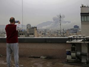 إسرائيل تخطط لاستمرار الحرب لثلاثة أسابيع؛ صواريخ إيرانية على تل أبيب والنقب