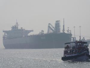 ترامب يدعو لتحالف دولي لتأمين مضيق هرمز