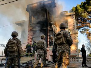 شهداء وجرحى بغارات على لبنان وحزب الله يقصف بلدات إسرائيلية