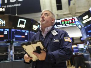 أسواق وبورصات على أهواء ترامب.. نتيجة طبيعية أم تلاعب وفساد لجني المكاسب؟