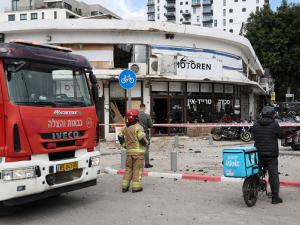 سقوط صاروخ قرب "بيت شيمش" 11 مصابا وضرر بعدة مبان.. غارات إسرائيلية على طهران