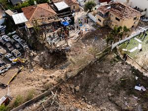 إيران تهدد بقصف الجامعات الأميركية بالشرق الأوسط وتجدد قصف جنوبي إسرائيل