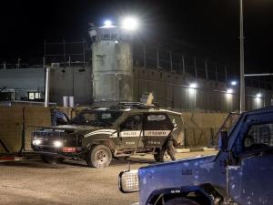 ضرب مبرح واعتداءات جنسية.. الاحتلال ينكّل بأسيرات غزة في سجونه