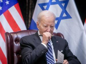 “أكسيوس”: التأييد في إدارة بايدن يزداد لإنزال مساعدات جوية على قطاع غزة 