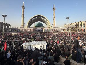 مراسم تشييع خامنئي بدأت في طهران بمشاركة حاشدة للإيرانيين