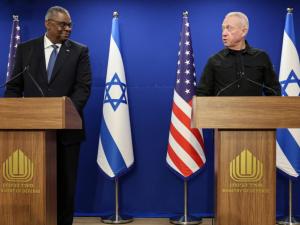 البنتاغون تصدر توضيحاً لتصريح “لافت” لوزير الدفاع الأمريكي..أوستن أكد قتل الاحتلال لـ25 ألف امرأة وطفل بغزة