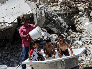 غزة: 4 شهداء وجرحى في غارات إحداها على مستشفى